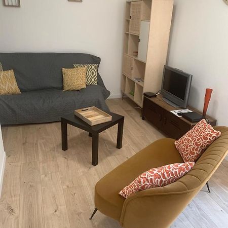 Agreable Maison De Ville Avec Cour Privative Au Coeur Du Chablisien Maligny Экстерьер фото