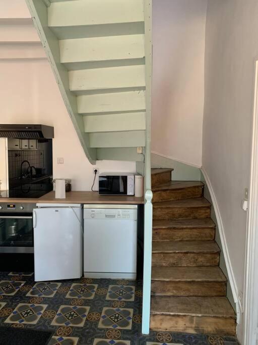 Agreable Maison De Ville Avec Cour Privative Au Coeur Du Chablisien Maligny Экстерьер фото