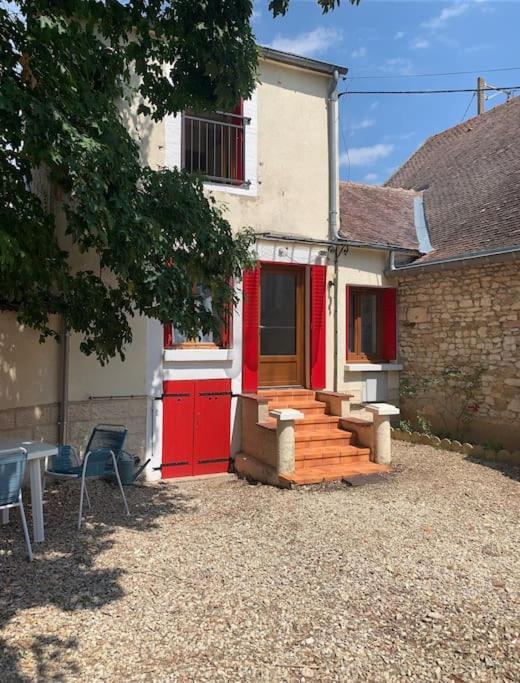 Agreable Maison De Ville Avec Cour Privative Au Coeur Du Chablisien Maligny Экстерьер фото