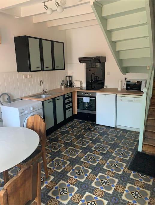 Agreable Maison De Ville Avec Cour Privative Au Coeur Du Chablisien Maligny Экстерьер фото