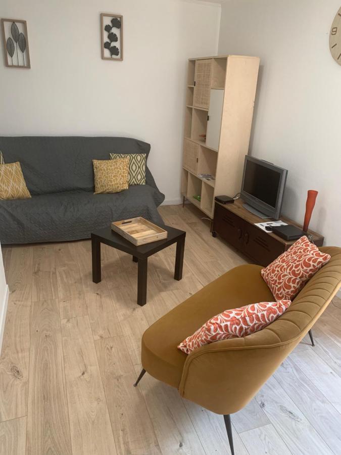 Agreable Maison De Ville Avec Cour Privative Au Coeur Du Chablisien Maligny Экстерьер фото